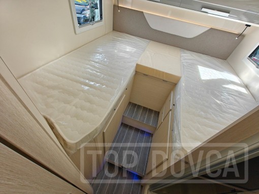 Interiér obytného vozu nobelART A-7000 Elegance - modelový rok 2025.