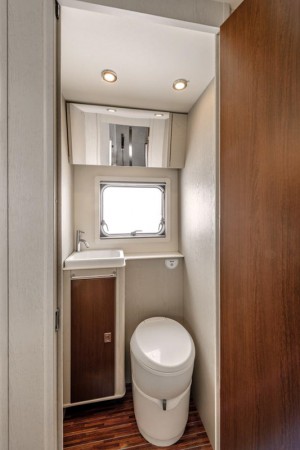 Interiér obytného vozu Rimor Seal 695 - 2021 typu alkovna