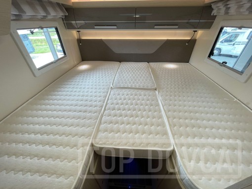 Interiér obytného vozu nobelART A-7000 Elegance - modelový rok 2025.