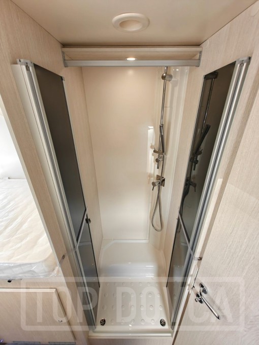 Interiér obytného vozu nobelART A-7000 Elegance - modelový rok 2025.