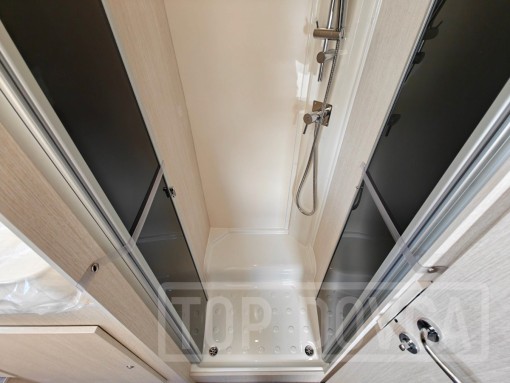 Interiér obytného vozu nobelART A-7000 Elegance - modelový rok 2025.