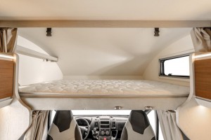 Interiér obytného vozu Rimor Seal 695 - 2021 typu alkovna