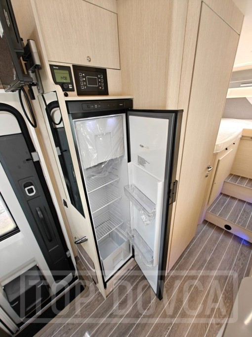 Interiér obytného vozu nobelART A-7000 Elegance - modelový rok 2025.