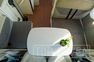 Interiér obytného vozu Rimor Seal 695 - 2021 typu alkovna