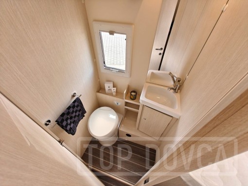 Interiér obytného vozu nobelART A-7000 Elegance - modelový rok 2025.